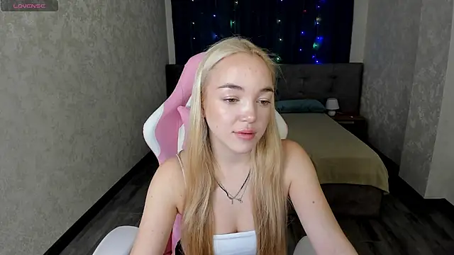 Christy Little online show from February 17, 2025, 12:54 am