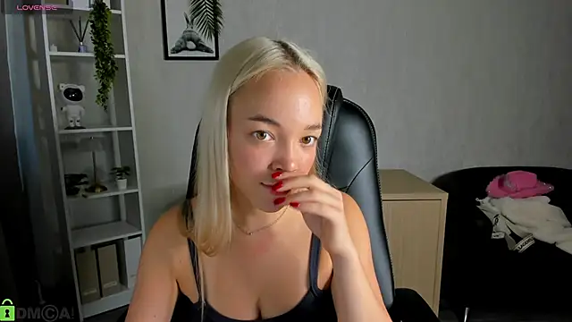 Christy Little online show from September 10, 2025, 12:43 am