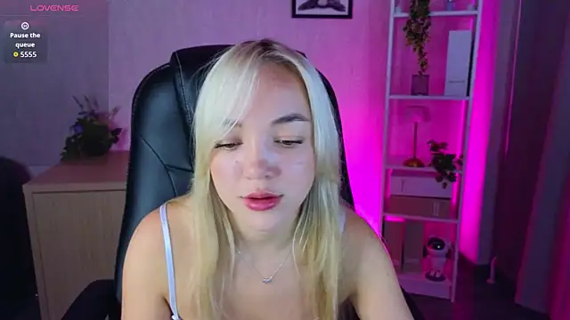 Christy Little online show from September 22, 2025, 11:40 pm