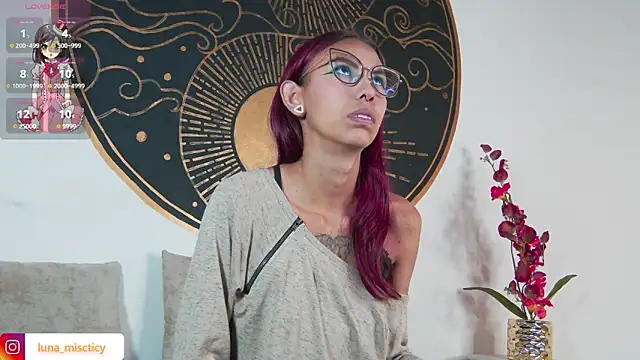 Snapshot of Lunamistyc chatting on September 20, 2025, 7:26 pm Lunamistyc online show from September 20, 2025, 7:26 pm