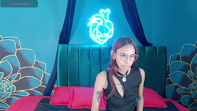 Snapshot of Lunamistyc chatting on October 1, 2025, 7:42 pm Lunamistyc online show from October 1, 2025, 7:42 pm