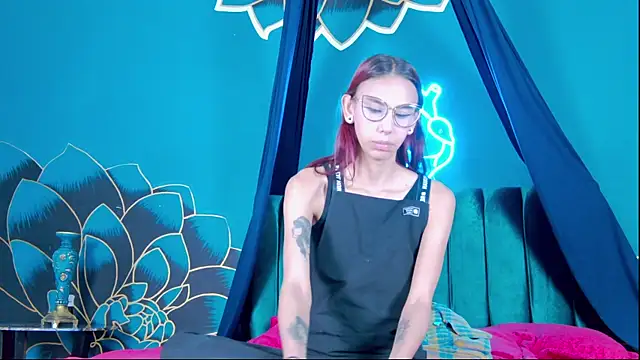 Snapshot of Lunamistyc chatting on October 8, 2025, 7:33 pm Lunamistyc online show from October 8, 2025, 7:33 pm