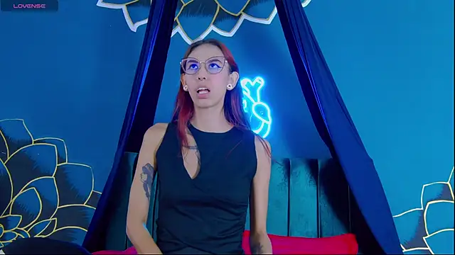 Snapshot of Lunamistyc chatting on October 9, 2025, 7:34 pm Lunamistyc online show from October 9, 2025, 7:34 pm