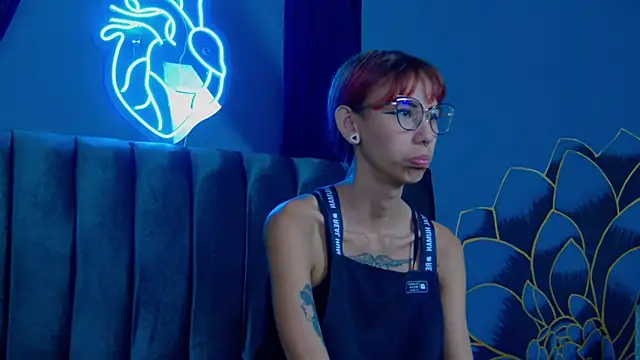 Snapshot of Lunamistyc chatting on December 2, 2025, 7:53 pm Lunamistyc online show from December 2, 2025, 7:53 pm