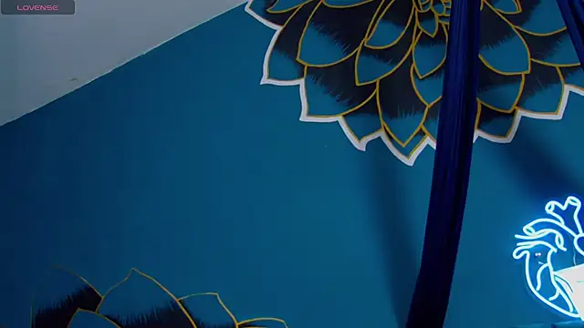 Snapshot of Lunamistyc chatting on December 3, 2025, 8:18 pm Lunamistyc online show from December 3, 2025, 8:18 pm