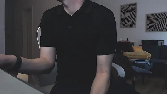 Snapshot of McMike_es@xh chatting on March 31, 2026, 10:48 am McMike esxh online show from March 31, 2026, 10:48 am