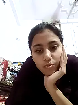 magicmoment00786 online show from December 8, 2024, 12:30 pm