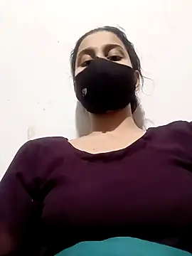 magicmoment00786 online show from December 8, 2024, 3:35 pm