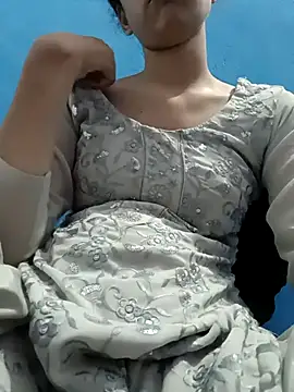 magicmoment00786 online show from September 14, 2025, 4:39 pm