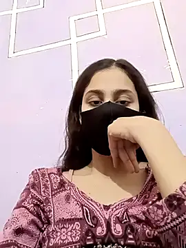 magicmoment00786 online show from November 14, 2025, 4:06 pm