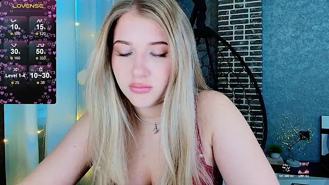 Evacadooo online show from November 26, 2025, 4:35 am