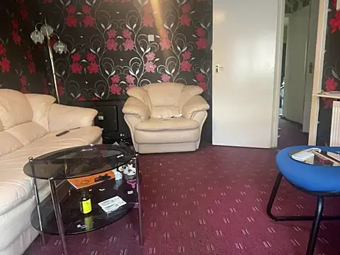 iveedie017 online show from December 6, 2024, 9:54 am