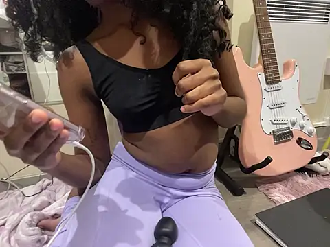 iveedie017 online show from December 2, 2025, 1:22 am