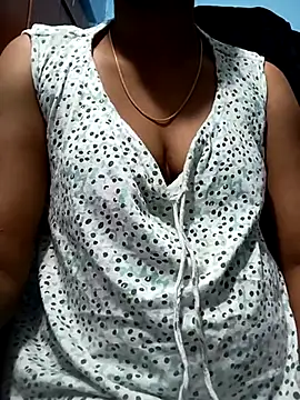 Snapshot of Tamillminnal chatting on February 13, 2025, 5:22 pm Tamillminnal online show from February 13, 2025, 5:22 pm