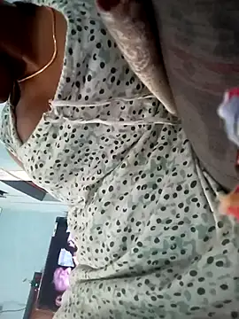 Snapshot of Tamillminnal chatting on March 5, 2025, 4:34 am Tamillminnal online show from March 5, 2025, 4:34 am