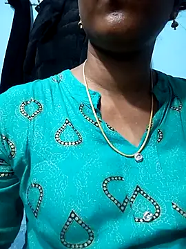 Snapshot of Tamillminnal chatting on March 19, 2025, 5:28 pm Tamillminnal online show from March 19, 2025, 5:28 pm