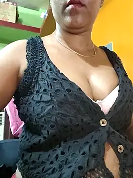 Snapshot of Tamillminnal chatting on September 10, 2025, 5:24 pm Tamillminnal online show from September 10, 2025, 5:24 pm