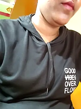 Snapshot of Tamillminnal chatting on October 1, 2025, 6:36 pm Tamillminnal online show from October 1, 2025, 6:36 pm