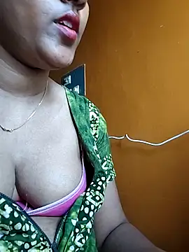 Snapshot of Tamillminnal chatting on October 4, 2025, 10:46 am Tamillminnal online show from October 4, 2025, 10:46 am