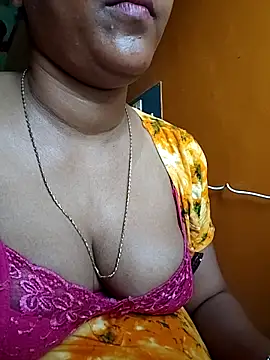 Snapshot of Tamillminnal chatting on December 2, 2025, 9:03 am Tamillminnal online show from December 2, 2025, 9:03 am