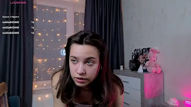 EmeliaReaper online show from November 26, 2025, 9:49 pm