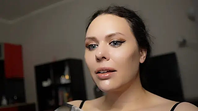 MollyCheiz online show from December 12, 2024, 6:47 am