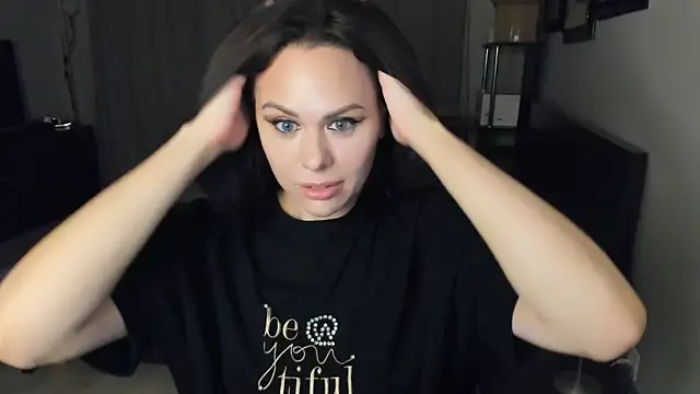 MollyCheiz online show from September 11, 2025, 10:32 pm