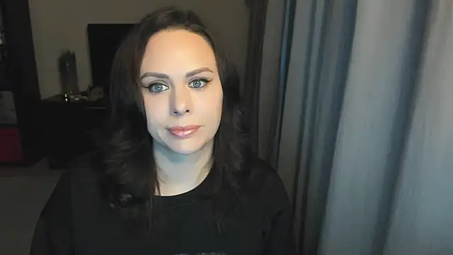 MollyCheiz online show from October 27, 2025, 1:48 pm