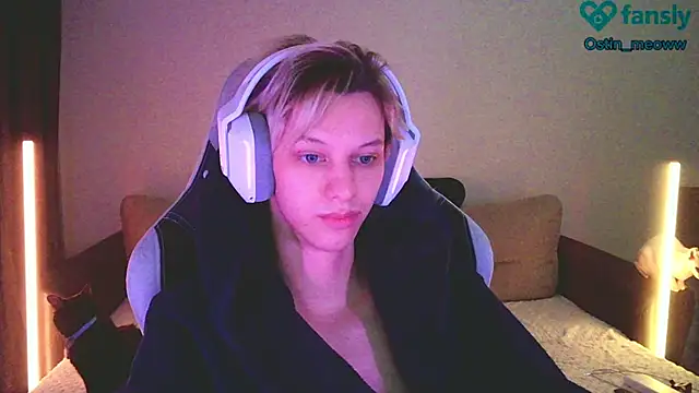 Ostin meow online show from February 24, 2025, 1:21 pm