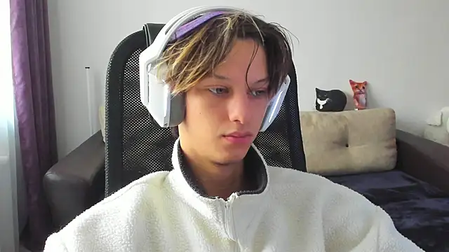 Ostin meow online show from October 6, 2025, 3:26 am