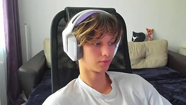 Ostin meow online show from October 10, 2025, 8:35 am