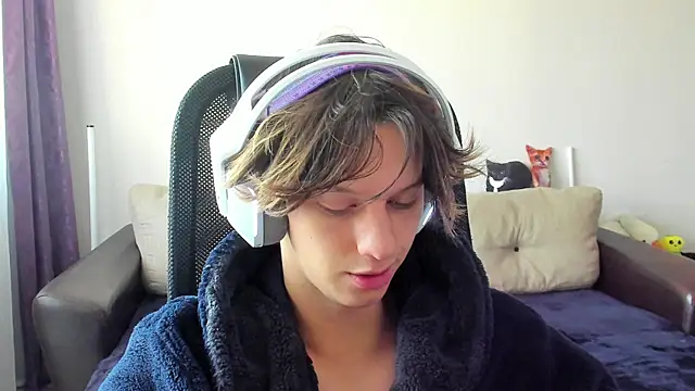 Ostin meow online show from October 31, 2025, 8:04 am