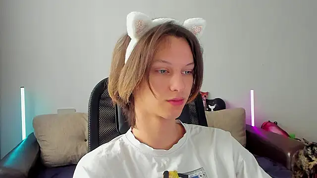 Ostin meow online show from March 5, 2026, 4:41 am