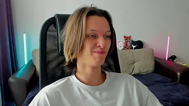 Ostin meow online show from April 10, 2026, 9:47 am