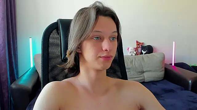 Snapshot of Ostin_meow chatting on April 30, 2026, 2:51 am Ostin meow online show from April 30, 2026, 2:51 am