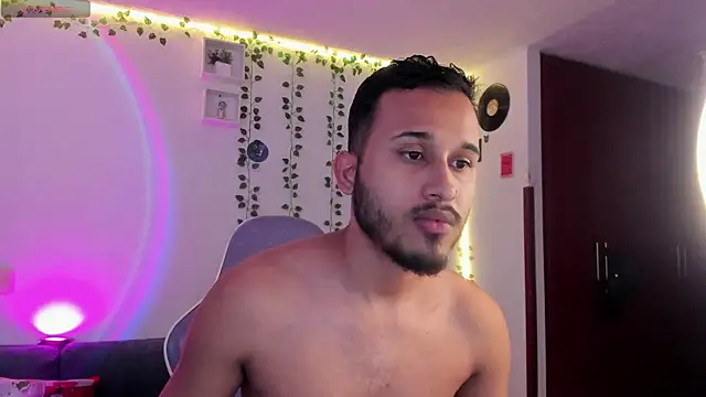 Raf brunette online show from January 2, 2025, 12:57 pm