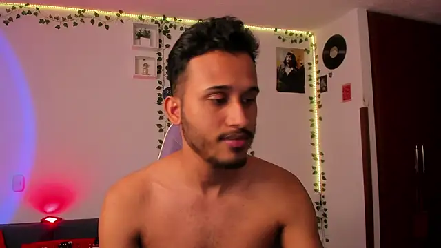 Raf brunette online show from January 7, 2025, 12:20 pm