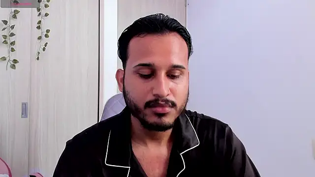 Raf brunette online show from April 24, 2026, 1:02 pm