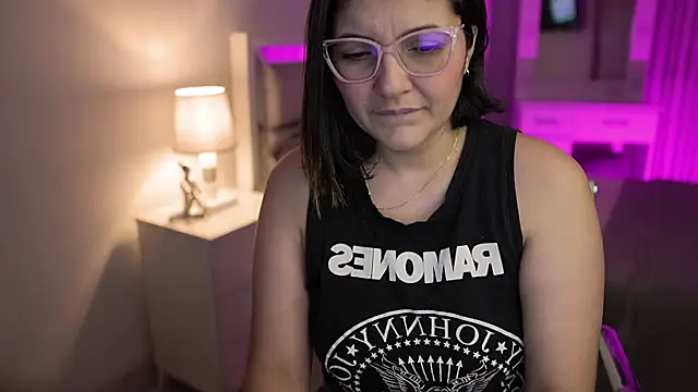 Camilaa bueno online show from December 15, 2024, 1:24 am