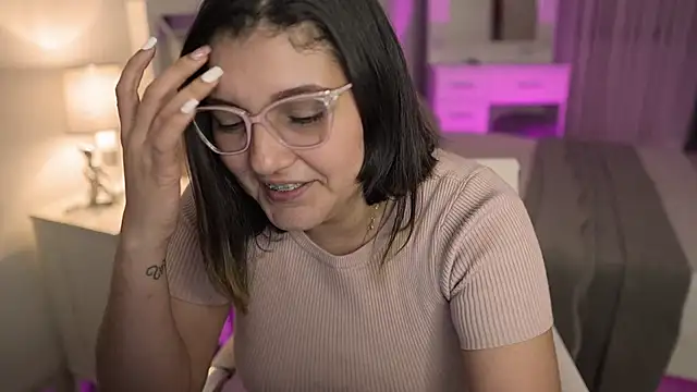 Camilaa bueno online show from January 4, 2025, 4:23 am