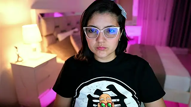 Camilaa bueno online show from March 16, 2025, 12:01 am