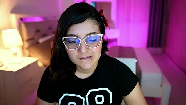 Camilaa bueno online show from March 22, 2025, 1:54 am