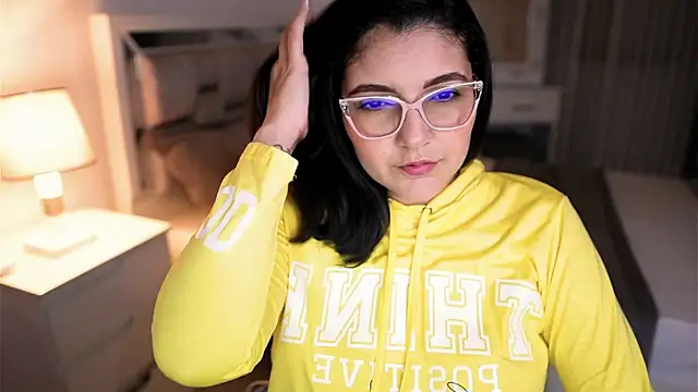 Camilaa bueno online show from October 1, 2025, 11:33 pm