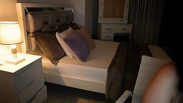 Camilaa bueno online show from November 12, 2025, 11:36 pm