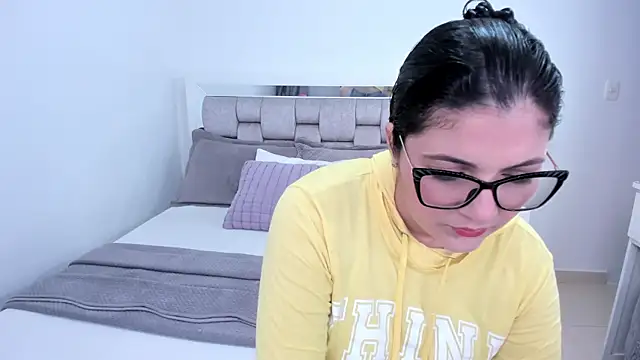 Snapshot of Camilaa_bueno chatting on May 7, 2026, 10:48 pm Camilaa bueno online show from May 7, 2026, 10:48 pm