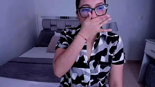 Snapshot of Camilaa_bueno chatting on May 16, 2026, 10:52 pm Camilaa bueno online show from May 16, 2026, 10:52 pm