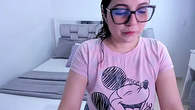 Snapshot of Camilaa_bueno chatting on May 20, 2026, 11:33 pm Camilaa bueno online show from May 20, 2026, 11:33 pm