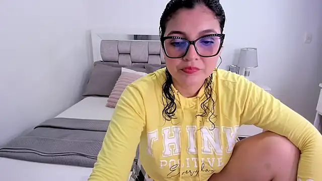 Snapshot of Camilaa_bueno chatting on May 23, 2026, 11:53 pm Camilaa bueno online show from May 23, 2026, 11:53 pm