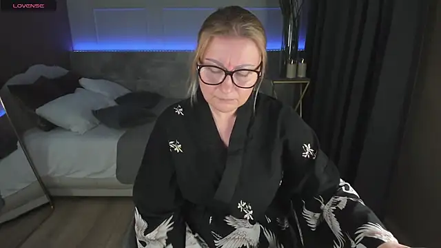 AlexandraKind online show from January 28, 2025, 11:50 pm