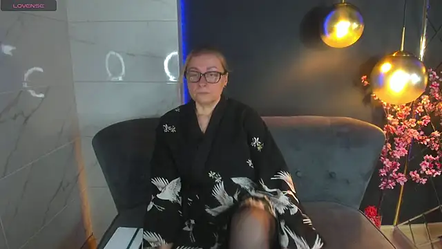 AlexandraKind online show from January 30, 2025, 1:53 pm